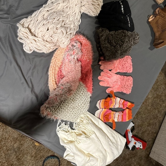 Winter items - Picture 3 of 3